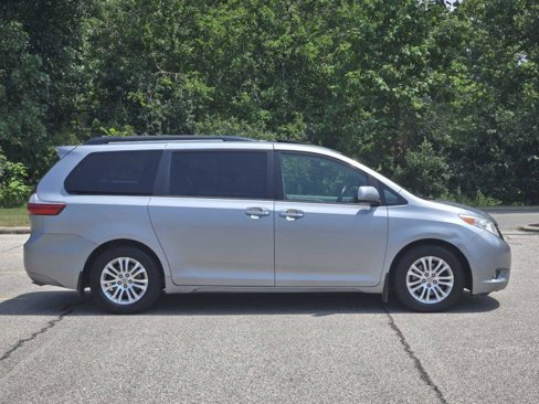 Used 2015 Toyota Sienna XLE Premium image 21