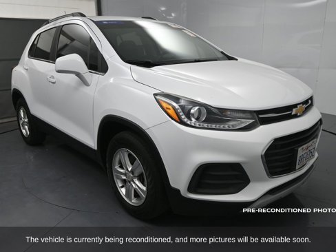 Used 2020 Chevrolet Trax LT w/ LT Convenience Package image 5