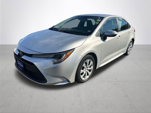 Used 2023 Toyota Corolla LE image 2