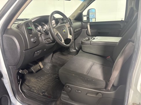Used 2011 Chevrolet Silverado 2500 LT w/ Interior Plus Package image 9
