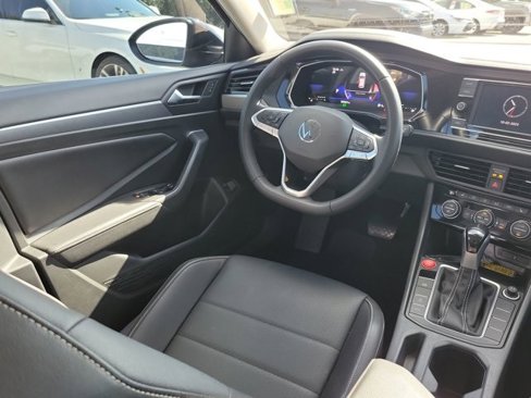 Used 2023 Volkswagen Jetta SE image 7
