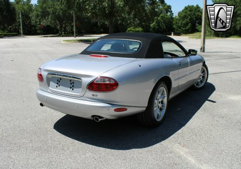 Used 2002 Jaguar XK8 Convertible image 3