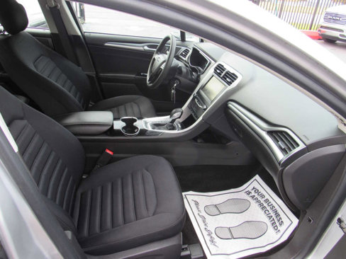 Used 2014 Ford Fusion SE image 9