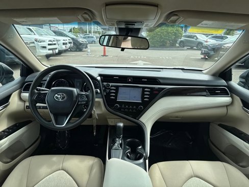 Used 2019 Toyota Camry LE image 2