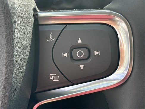 New 2025 Volvo XC40 B5 Core w/ Protection Package Premier image 17