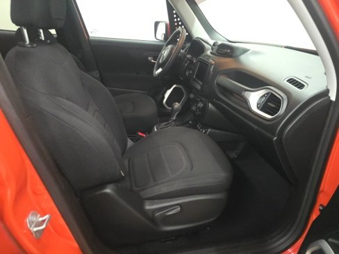 Used 2019 Jeep Renegade Latitude w/ Popular Equipment Group image 3