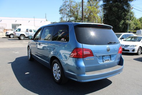 Used 2012 Volkswagen Routan SE image 4