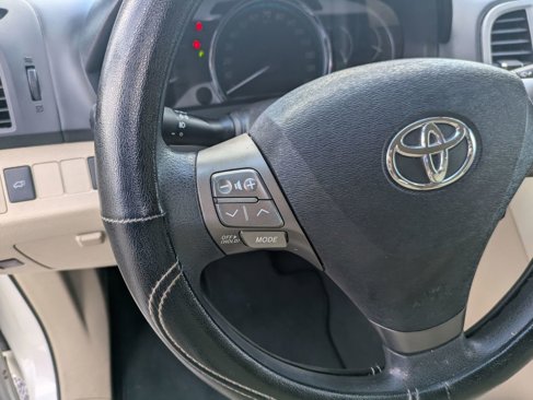 Used 2011 Toyota Venza image 18