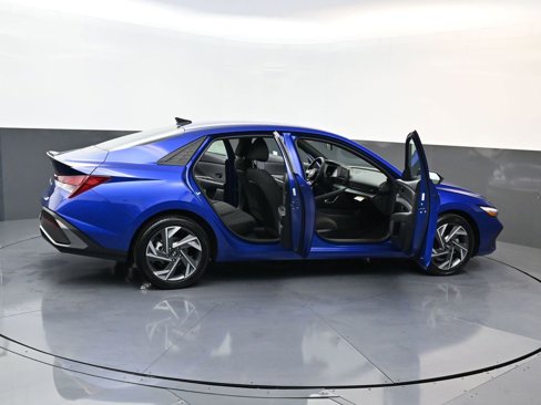 Certified 2025 Hyundai Elantra Sport image 28