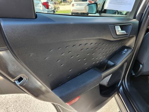 Used 2020 Ford Escape SE image 35