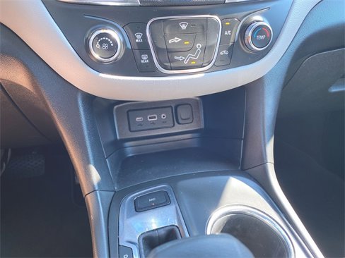 Used 2023 Chevrolet Equinox LS w/ LS Convenience Package image 17