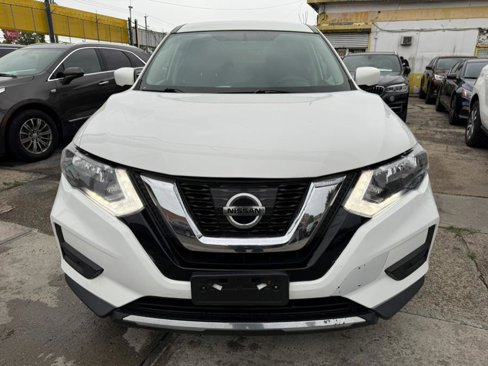 Used 2017 Nissan Rogue S image 2
