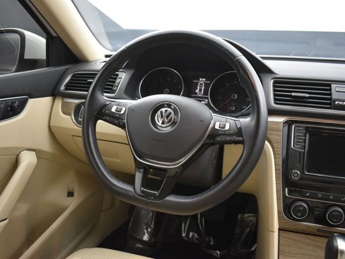 Used 2018 Volkswagen Passat 2.0T SE image 16