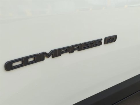 Used 2021 Jeep Compass Latitude image 12