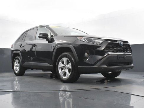 Used 2020 Toyota RAV4 XLE image 21