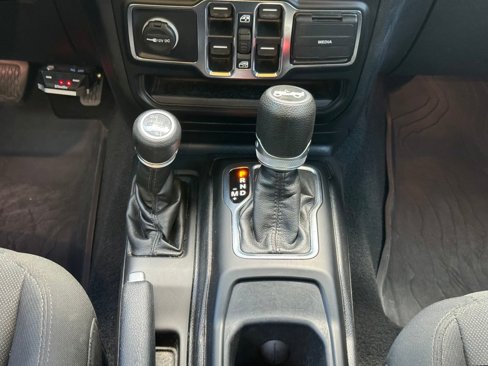 Used 2020 Jeep Wrangler Unlimited Sport image 21