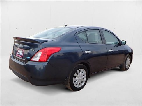 Used 2015 Nissan Versa SV image 4