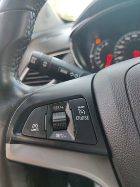 Used 2021 Chevrolet Trax LT w/ LT Convenience Package image 25