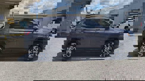 Used 2024 Jeep Compass Latitude image 33