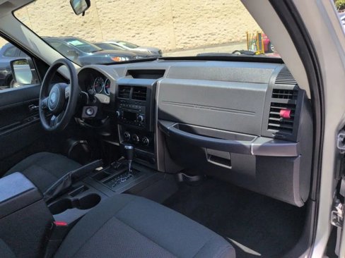 Used 2011 Jeep Liberty Sport image 28