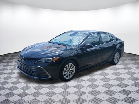 Used 2023 Toyota Camry LE image 6
