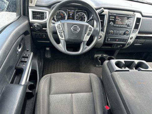 Used 2018 Nissan Titan SV image 15