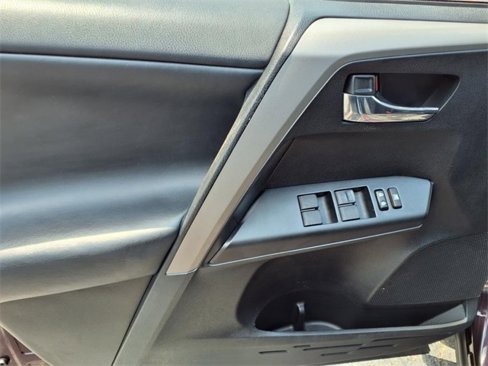 Used 2018 Toyota RAV4 XLE image 11