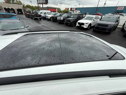 Used 2019 Volkswagen Tiguan SE w/ Panoramic Sunroof Package image 11