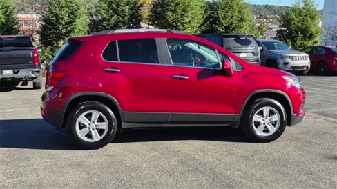 Used 2018 Chevrolet Trax LT w/ LT Convenience Package image 2