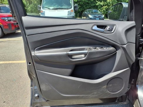 Used 2019 Ford Escape Titanium image 16
