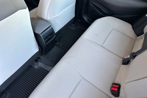 Used 2021 Toyota Corolla LE image 12