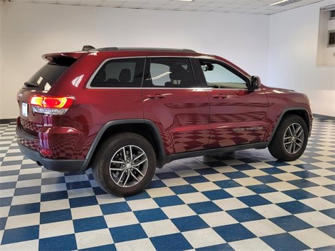 Used 2018 Jeep Grand Cherokee Laredo image 13