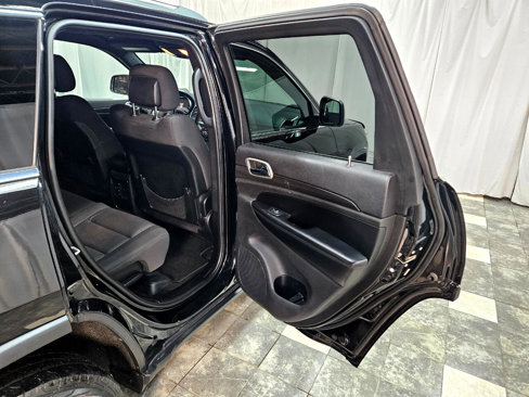 Used 2018 Jeep Grand Cherokee Laredo image 13
