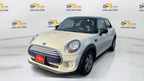Used 2015 MINI Cooper 4-Door Hardtop image 1