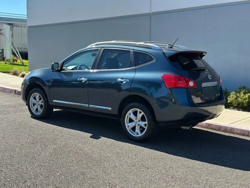 Used 2013 Nissan Rogue SV image 3