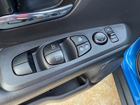 Used 2024 Nissan Kicks SV image 8