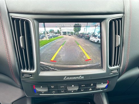 Used 2019 Maserati Levante image 17