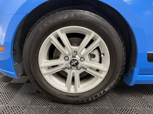 Used 2013 Ford Mustang Coupe image 8