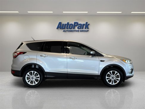 Used 2017 Ford Escape SE image 8