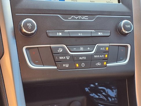 Used 2019 Ford Fusion SE image 11