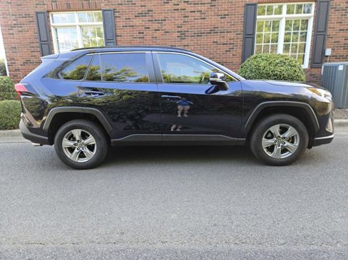 Used 2022 Toyota RAV4 XLE image 6