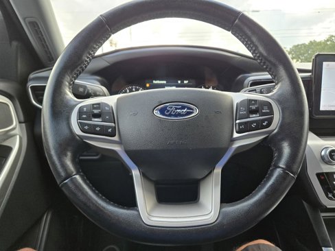Used 2021 Ford Explorer XLT w/ Equipment Group 202A image 17
