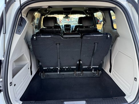Used 2019 Dodge Grand Caravan SXT image 8
