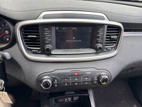Used 2020 Kia Sorento LX image 8