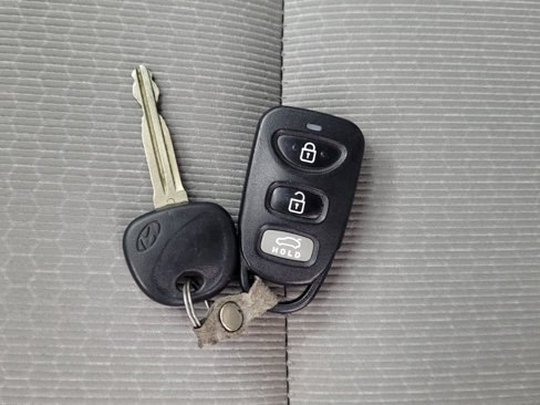 Used 2017 Hyundai Elantra SE image 32