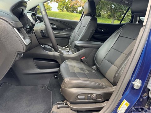 Used 2022 GMC Terrain SLT image 13