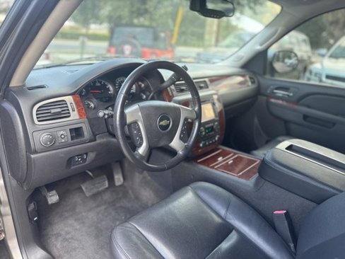 Used 2012 Chevrolet Suburban LTZ image 15