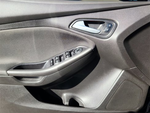 Used 2016 Ford Focus SE w/ Equipment Group 201A image 11