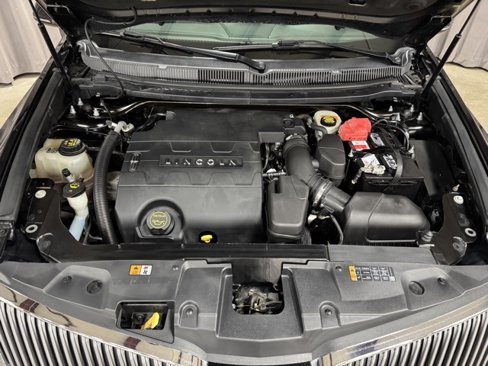 Used 2015 Lincoln MKT AWD image 35