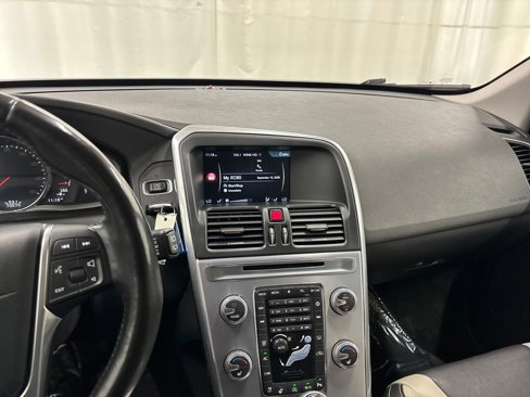 Used 2017 Volvo XC60 T6 Dynamic w/ Climate Package image 17